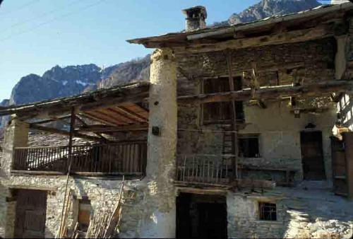 Casa con colonna rotonda