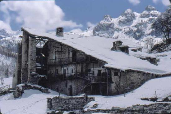 Casa Corte - Foto Luigi Massimo